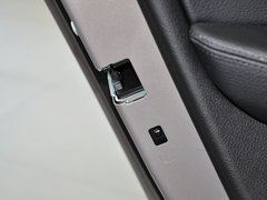 2013款 328i 2.0T 自动 风尚设计套装