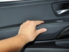 2013款 328i 2.0T 自动 风尚设计套装