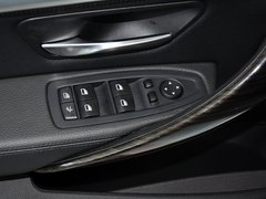 2013款 328i 2.0T 自动 风尚设计套装