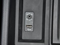 2013款 328i 2.0T 自动 风尚设计套装