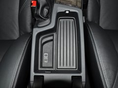 2013款 328i 2.0T 自动 风尚设计套装