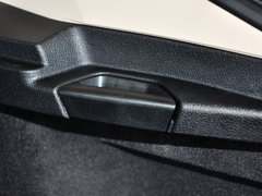 2013款 328i 2.0T 自动 风尚设计套装