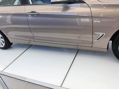 2013款 328i 2.0T 自动 风尚设计套装