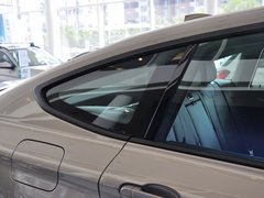 2013款 328i 2.0T 自动 风尚设计套装