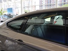 2013款 328i 2.0T 自动 风尚设计套装