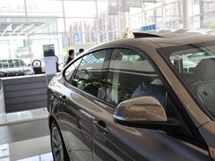 2013款 328i 2.0T 自动 风尚设计套装