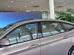 2013款 328i 2.0T 自动 风尚设计套装