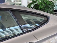 2013款 328i 2.0T 自动 风尚设计套装