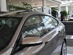 2013款 328i 2.0T 自动 风尚设计套装