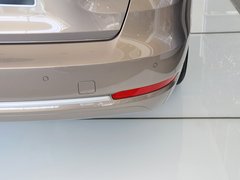 2013款 328i 2.0T 自动 风尚设计套装