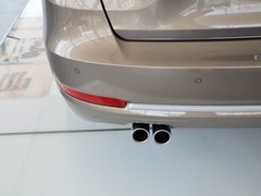 2013款 328i 2.0T 自动 风尚设计套装