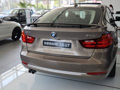 2013款 328i 2.0T 自动 风尚设计套装