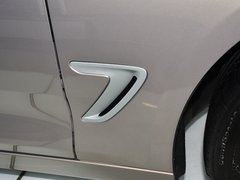 2013款 328i 2.0T 自动 风尚设计套装