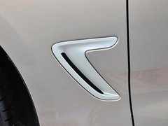 2013款 328i 2.0T 自动 风尚设计套装