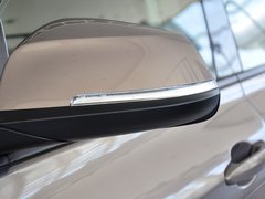 2013款 328i 2.0T 自动 风尚设计套装