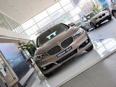 2013款 328i 2.0T 自动 风尚设计套装