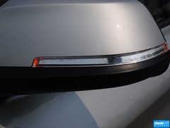 2013款 328i 2.0T 自动 风尚设计套装
