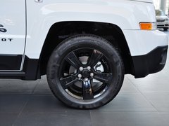 2014款 2.4L 自动 蛇行珍藏版 5座
