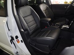 雷诺  2.5L CVT 副驾驶席座椅45度特写