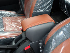 2013款 2.4L 手动 欧洲版 四驱领航型小双排