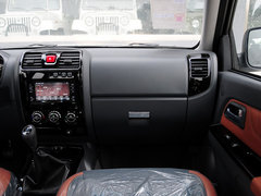 2013款 2.4L 手动 欧洲版 四驱领航型小双排