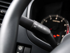 2013款 2.4L 手动 欧洲版 四驱领航型小双排