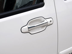 2013款 2.4L 手动 欧洲版 四驱领航型小双排