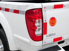 2013款 2.4L 手动 欧洲版 四驱领航型小双排