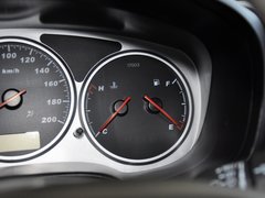 2013款 2.4L 手动 汽油4G69两驱小双精英型