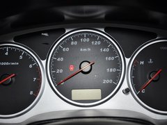 2013款 2.4L 手动 汽油4G69两驱小双精英型