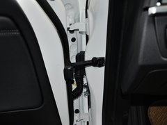 2013款 320i 2.0T 自动 风尚设计套装
