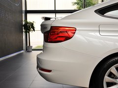 2013款 320i 2.0T 自动 风尚设计套装