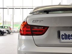 2013款 320i 2.0T 自动 风尚设计套装