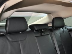 2013款 320i 2.0T 自动 风尚设计套装