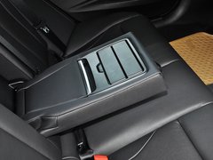 2013款 320i 2.0T 自动 风尚设计套装