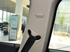2013款 320i 2.0T 自动 风尚设计套装