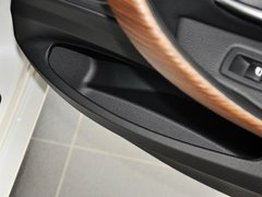 2013款 320i 2.0T 自动 风尚设计套装