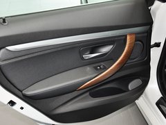 2013款 320i 2.0T 自动 风尚设计套装
