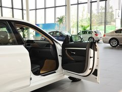 2013款 320i 2.0T 自动 风尚设计套装