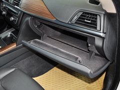 2013款 320i 2.0T 自动 风尚设计套装