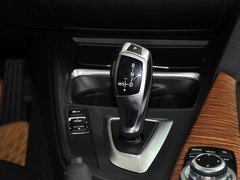 2013款 320i 2.0T 自动 风尚设计套装