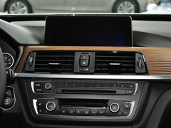 2013款 320i 2.0T 自动 风尚设计套装