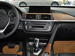 2013款 320i 2.0T 自动 风尚设计套装