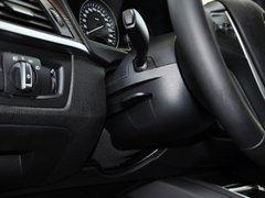 2013款 320i 2.0T 自动 风尚设计套装
