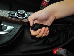 2013款 320i 2.0T 自动 风尚设计套装