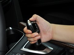 2013款 320i 2.0T 自动 风尚设计套装