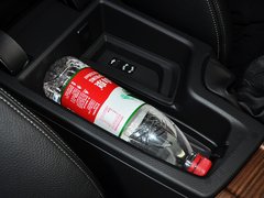 2013款 320i 2.0T 自动 风尚设计套装