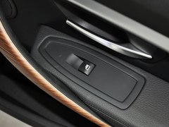 2013款 320i 2.0T 自动 风尚设计套装