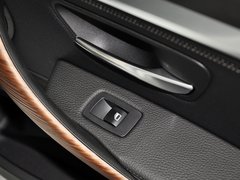2013款 320i 2.0T 自动 风尚设计套装
