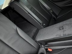 2013款 320i 2.0T 自动 风尚设计套装